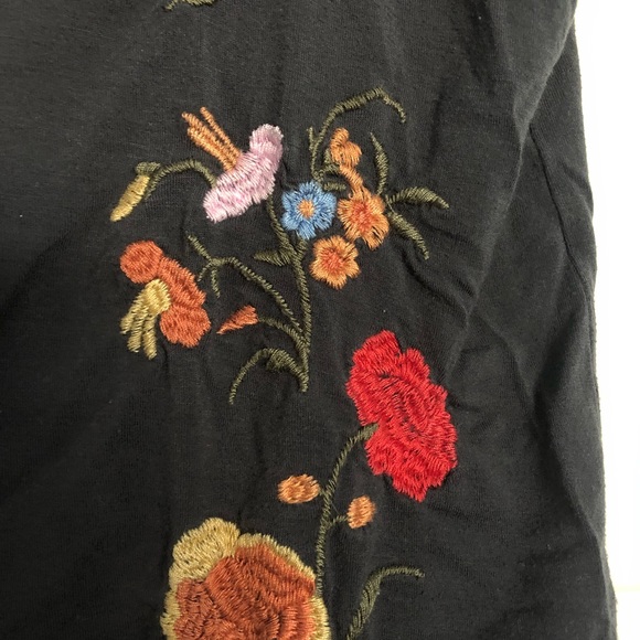 American Eagle floral T-shirt - Picture 4 of 4